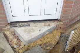 Abbauen der Eingangstreppe